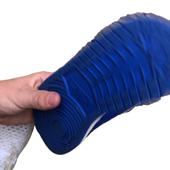 RARE 2018 Nike Air Jordan 1 Retro High OG Hyper Royal Size 6 - Picture 3 of 14